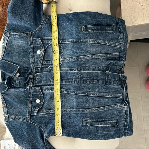 GAP Upcycled Denim Jacket with hand embroidered floral pattern size small - Picture 5 of 6